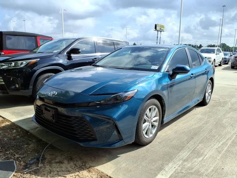 Certified 2025 Toyota Camry LE w/ Convenience Package image 4