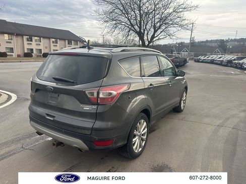 Used 2017 Ford Escape Titanium image 4