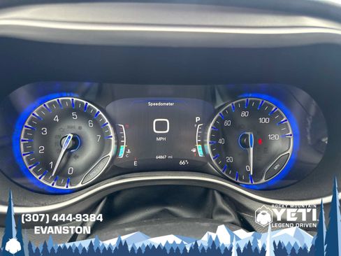 Used 2023 Chrysler Pacifica Touring-L FWD image 25