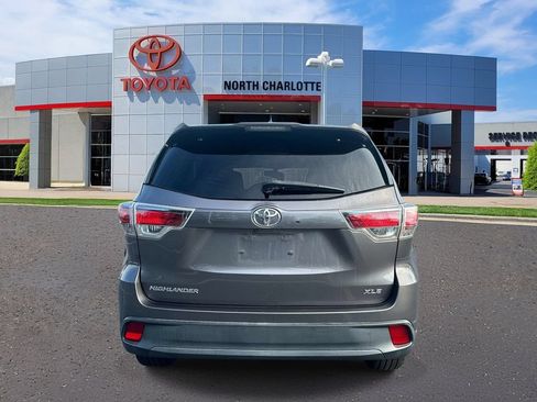 Used 2016 Toyota Highlander XLE FWD image 6