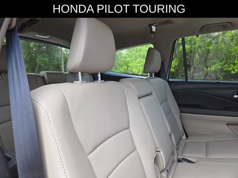 Used 2018 Honda Pilot Touring image 14