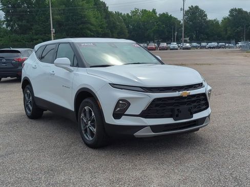 Used 2025 Chevrolet Blazer LT FWD image 3