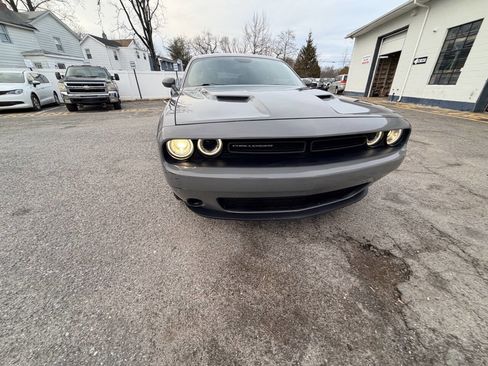 Used 2019 Dodge Challenger SXT image 3