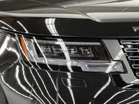 New 2026 Land Rover Range Rover Long Wheelbase SE image 8