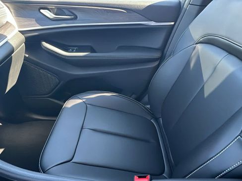 New 2025 Jeep Grand Cherokee Limited w/ Trailer Tow Package image 12