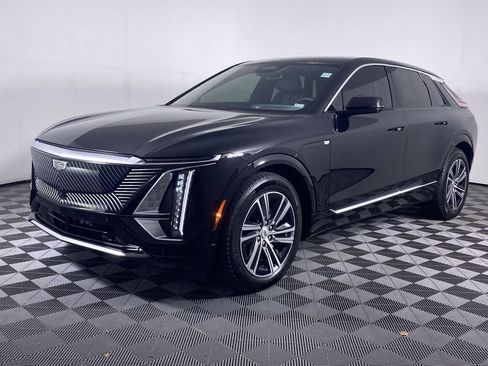 Certified 2024 Cadillac Lyriq Luxury AWD/4WD image 17