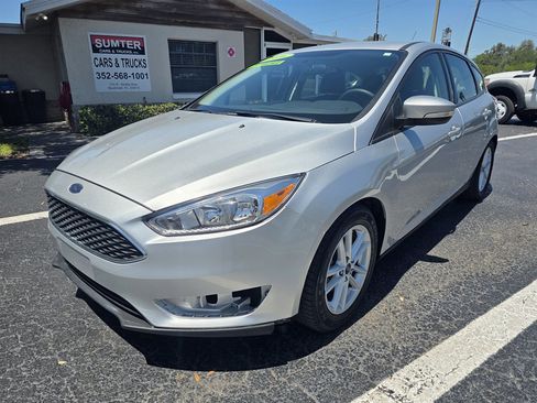 Used 2016 Ford Focus SE image 1