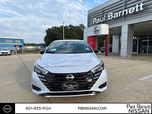 New 2025 Nissan Versa SR w/ Trunk Package image 16