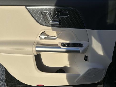 New 2025 Mercedes-Benz GLA 250 image 11