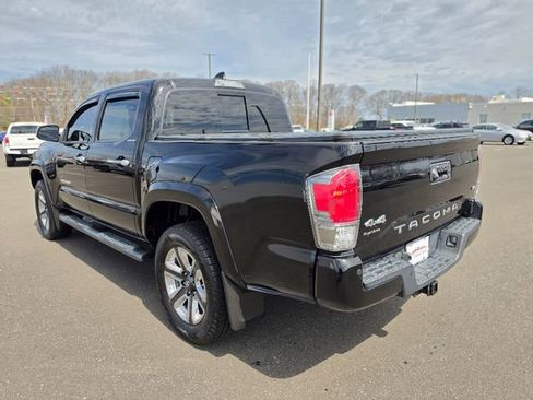 Used 2017 Toyota Tacoma Limited w/ Tow Package AWD/4WD image 5