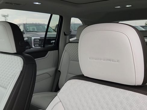 Used 2024 GMC Acadia Denali AWD/4WD image 10