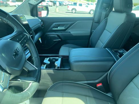 New 2026 Chevrolet Silverado EV Trail Boss w/ Premium Package AWD/4WD image 9