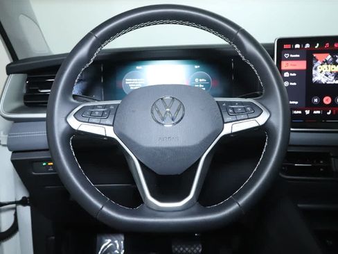Used 2026 Volkswagen Tiguan SE AWD/4WD image 21