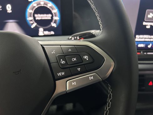 New 2025 Volkswagen Tiguan SE image 16