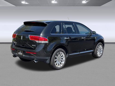 Used 2015 Lincoln MKX FWD w/ Equipment Group 101A image 8