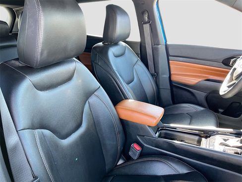 Used 2024 Jeep Compass Limited image 27