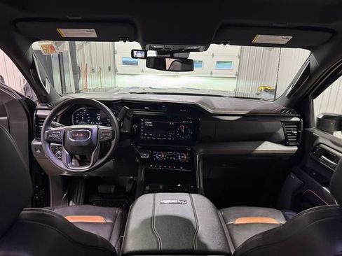 Used 2024 GMC Sierra 2500 AT4 AWD/4WD image 18