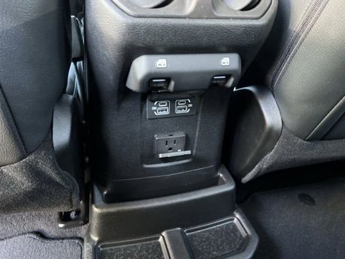 Used 2025 Jeep Wrangler Unlimited Sahara w/ Safety Group AWD/4WD image 17