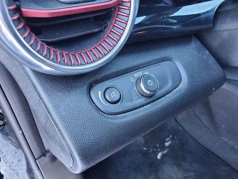 Used 2024 Chevrolet Trax RS w/ Sunroof Package image 34