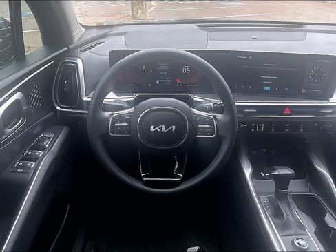 Certified 2024 Kia Sorento LX FWD image 12