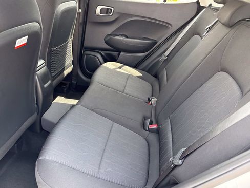 Used 2025 Hyundai Venue SE FWD image 41