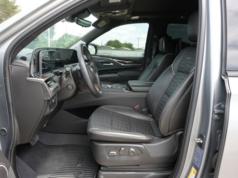 Certified 2024 Cadillac Escalade Sport Platinum w/ LPO, ONYX Package AWD/4WD image 15
