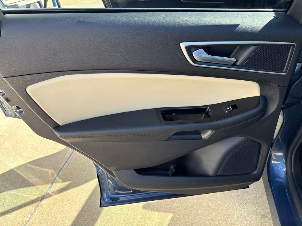 Used 2019 Ford Edge SEL w/ Equipment Group 201A AWD/4WD image 9