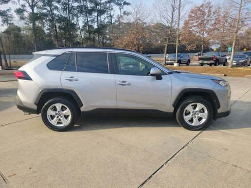 Used 2019 Toyota RAV4 XLE image 8