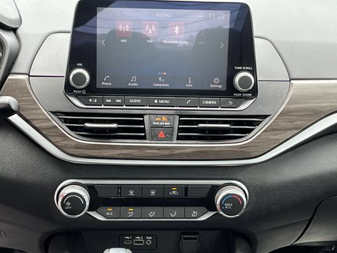 Used 2025 Nissan Altima 2.5 SV FWD image 17