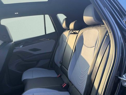 Used 2025 Volkswagen Tiguan SE R-Line image 31