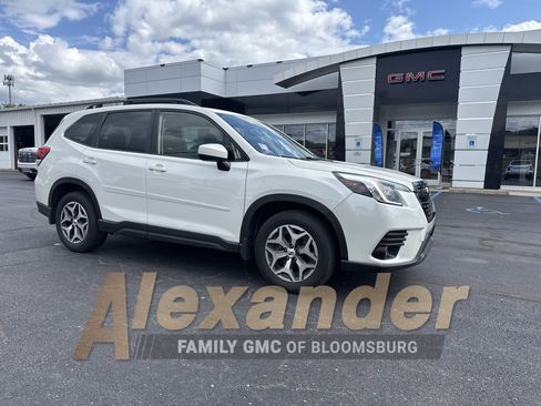 Used 2023 Subaru Forester Premium AWD/4WD image 1