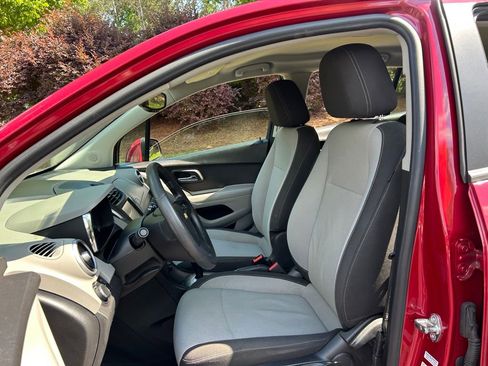 Used 2015 Chevrolet Trax LS w/ LPO, Protection Package FWD image 32
