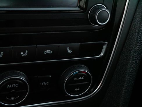 Used 2017 Volkswagen Passat 1.8T R-Line image 28