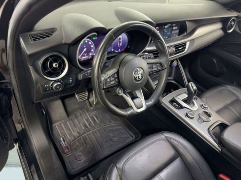 Used 2024 Alfa Romeo Stelvio Ti image 4