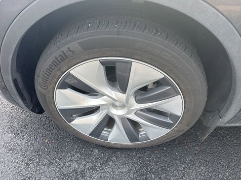 Used 2024 Tesla Model Y Long Range image 8