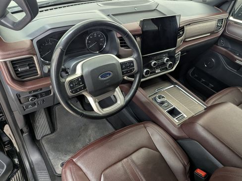 Used 2024 Ford Expedition Limited image 4