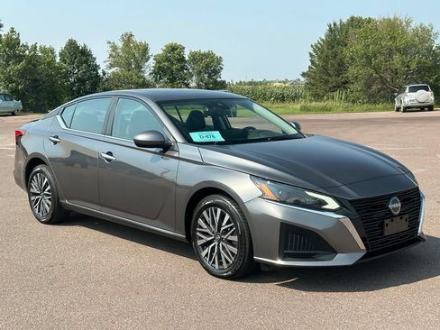 Used 2023 Nissan Altima 2.5 SV w/ SV Premium Package AWD/4WD image 7