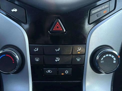 Used 2016 Chevrolet Cruze LT w/ Technology Package image 38