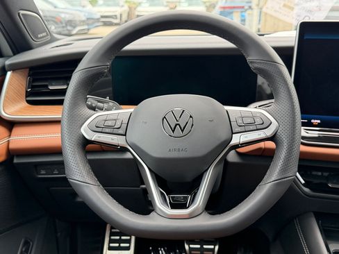 New 2026 Volkswagen Tiguan SEL R-Line AWD/4WD image 15