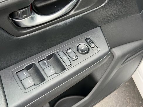 Used 2025 Honda CR-V EX image 13