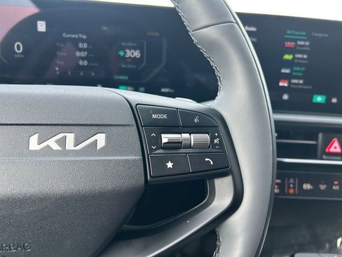 Used 2025 Kia EV6 Light AWD/4WD image 18