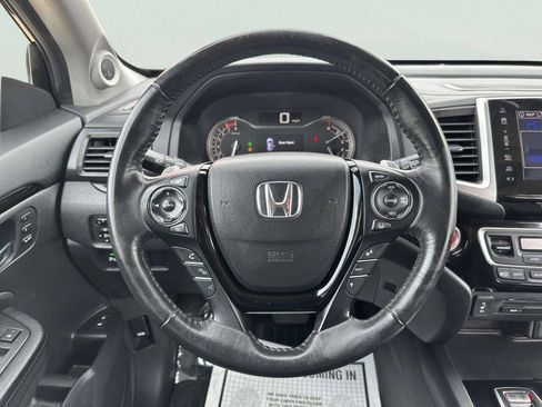 Used 2017 Honda Pilot Touring image 12