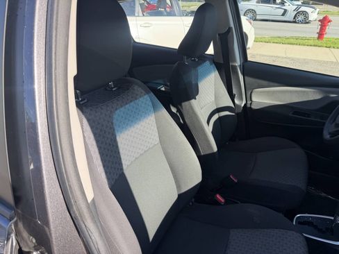 Used 2016 Toyota Yaris L FWD image 11