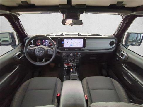 Used 2024 Jeep Gladiator Sport image 16