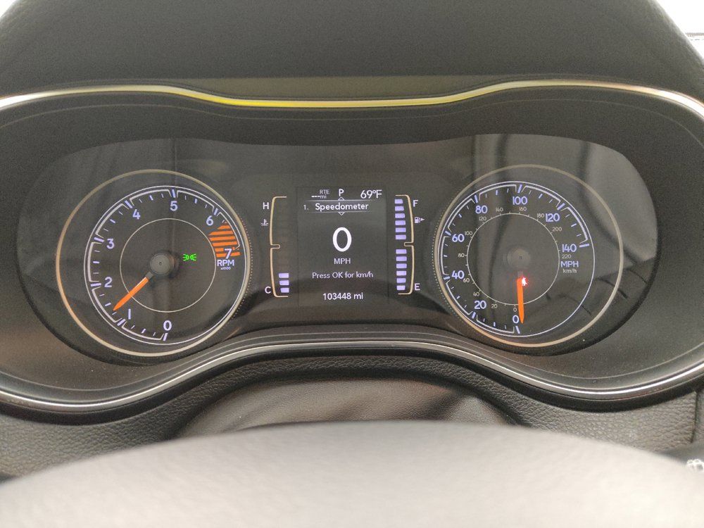 Used 2019 Jeep Cherokee Latitude Plus w/ Comfort/Convenience Group FWD image 23