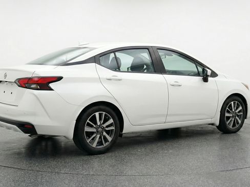 Used 2025 Nissan Versa SV image 9