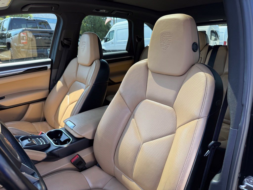 Used 2018 Porsche Cayenne AWD/4WD image 13