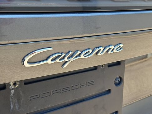 Used 2021 Porsche Cayenne AWD/4WD image 13