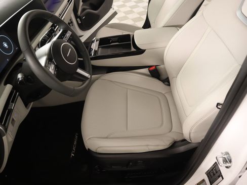Certified 2026 Hyundai Tucson Limited image 11
