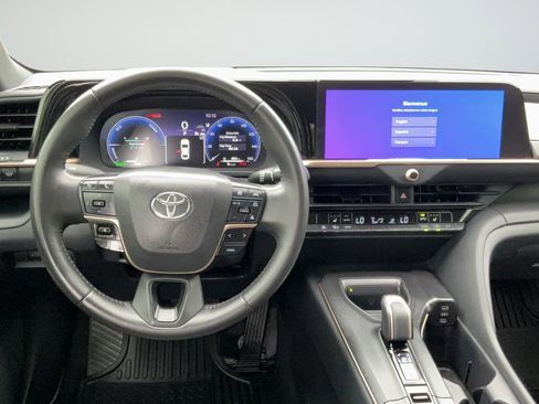 Used 2023 Toyota Crown AWD/4WD image 13